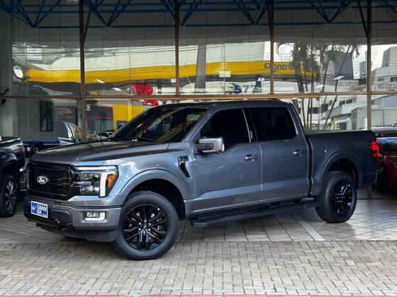 FORD F-150 5.0 V8 GASOLINA CD LARIAT BLACK FX4 AUTOMÁTICO